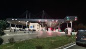 ПОЛИЦИЈА ТЗВ. КОСОВА БЛОКИРАЛА ПРЕЛАЗ МЕРДАРЕ: Не пропуштају никога, формирана колона од Куршумлије (ВИДЕО)