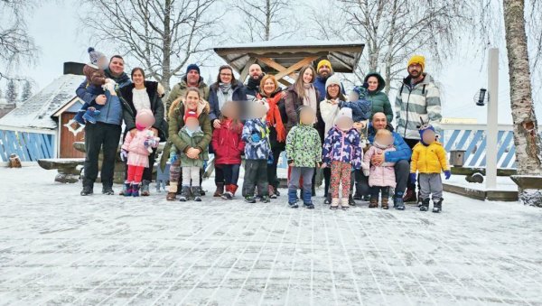 ДЕДА МРАЗ ЖИВИ У ЛАПОНИЈИ: Десеторо малишана из Београда и њихови родитељи доживели су незаборавну авантуру одласком у Финску