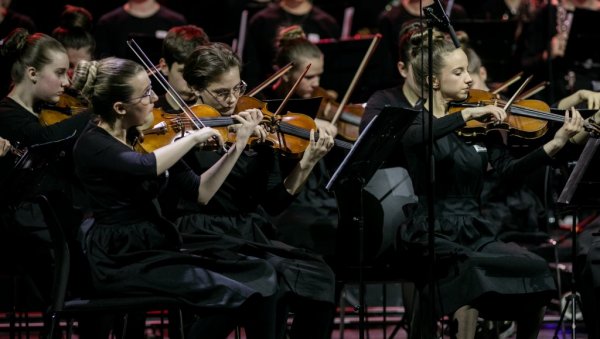 КОНЦЕРТ САН НОВОГОДИШЊЕ НОЋИ: Дечја филхармонија у београдској МТС Дворани