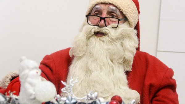 ДЕЦА ВЕРУЈУ У ДЕДА МРАЗА: Најпознатији лапонац у Суботици Јанош Ђемент три деценије усрећује малишане