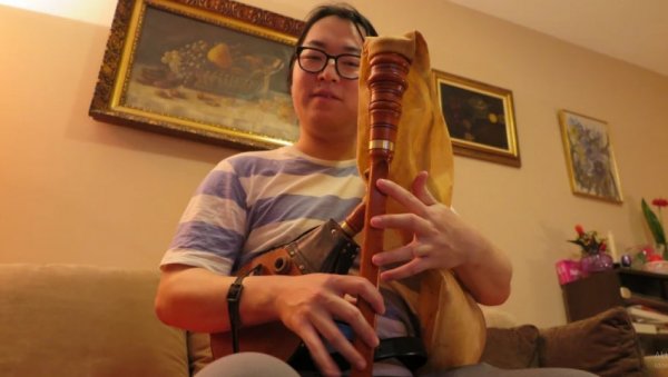 ЈАПАНСКИ РОКЕР ПОСТАО ВОЈВОЂАНСКИ ГАЈДАШ: Како је Таро Кадоока из Токија преко интернета заволео балканску етно-музику