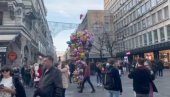 VESELO NA ULICAMA PRESTONICE: Čuju se trubači - Beograđani spremni za najluđu noć (VIDEO)