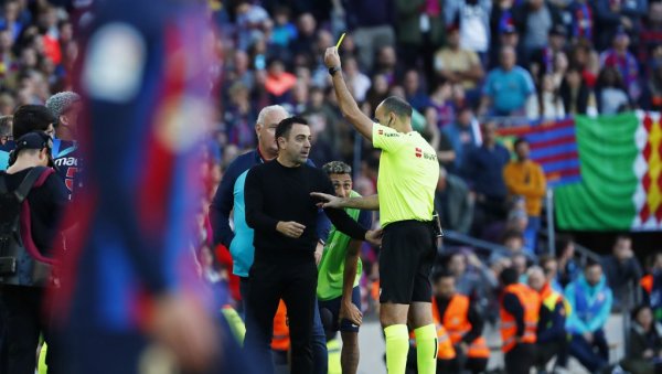 КАКАВ МЕЧ НА КАМП НОУ: Барселона кикснула у дерију препуном нервозе и великог броја картона