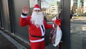 СПАС У ЗАДЊИ ЧАС: Деда Мраз је успешно уз помоћ припадника МУП допремио све поклоне деци (ВИДЕО)