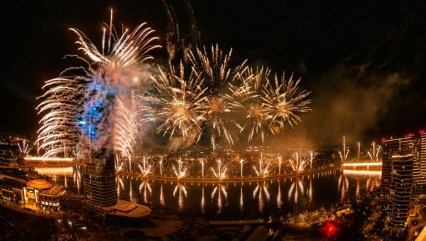 ПОГЛЕДАЈТЕ - СЕНЗАЦИЈА КАКВА СЕ РЕТКО ВИЂА: Пиротехничко-ласерски шоу са Куле Београд из ваздуха (ФОТО/ВИДЕО)