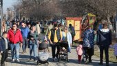 PRVI JANUAR - KAO U PROLEĆE: Lep praznični dan izmamio građane Smedereva na ulice (FOTO)