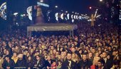 BANJALUKA ZASIJALA OD PRAZNIČNE EUFORIJE: Spektakularni koncerti i brojni turisti ulepšali Trg Krajine (FOTO/VIDEO)
