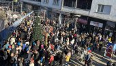 СВИ ЧЕКАЈУ ПРШУТИЈАДУ: Нова година у Лозници почела уз богат програм (ФОТО)