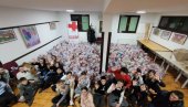 ПРИКУПЉЕНО 500 НОВОГОДИШЊИХ ПАКЕТИЋА: Велика хуманитарна акција Црвеног крста Кикинде