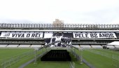 PELE SE VRATIO KUĆI! Kovčeg sa telom kralja fudbala na stadionu Santosa (FOTO)