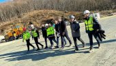VERUJEM U SRBIJU, VERUJEM U RAD: Predsednik obišao radove na Fruškogorskom koridoru (FOTO)