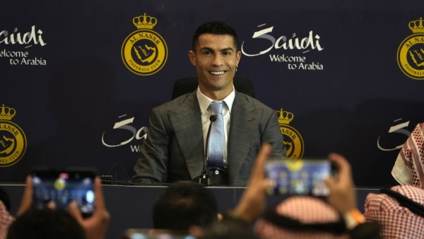 ЗАВРШИО САМ СА ЕВРОПОМ: Роналдо спектакуларно представљен у Ал Насру, ево шта је рекао о заради у Арабији