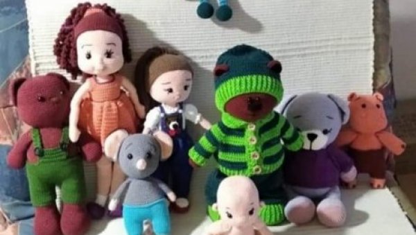 ДАНКИНЕ ЛУТКЕ ЗА ДЕЦУ И – ЛЕК: Тешко болесна жена из Куршумлије не жели милостињу, већ се вредним радом и креативношћу бори за живот