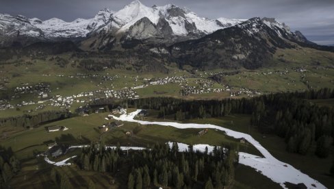 20 STEPENI U JANUARU NA ALPIMA: Rekordne temperature izmerene  u Švajcarskoj i Lihtenštajnu na početku 2023. godine (FOTO)