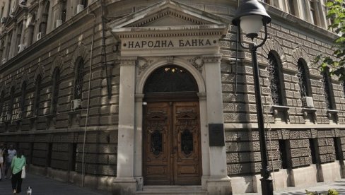 NEOSNOVANO ŠIRENJE PANIKE: Oglasili se iz NBS povodom navoda da im prete sankcije zbog plaćanja dina karticom na pumpama NIS-a