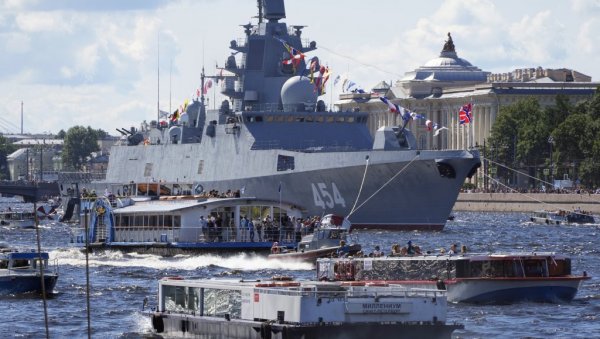 РАЗГОВАРАЋЕМО СА ВАМА ЈЕЗИКОМ СИЛЕ, ЈЕР ДРУГАЧИЈЕ НЕ РАЗУМЕТЕ Медведев: Руска фрегата је новогодишњи поклон за НАТО