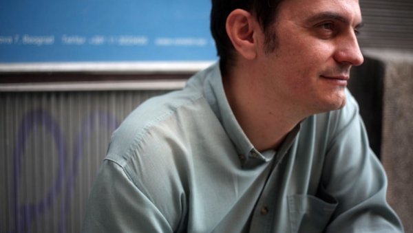 ДОДЕЉЕНО ПРИЗНАЊЕ ЛАЗАР ТРИФУНОВИЋ ЗА 2022. ГОДИНУ: Лауреат Мирослав Карић