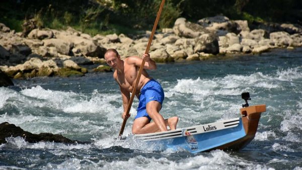 КРУНИСАЛИ ЉУБАВ НА ВРБАСУ: Дајак клуб туристички симбол Бањалуке по којем је град јединствен у свету