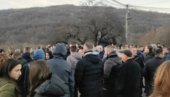 ПРОТЕСТ СРБА У ГОТОВУШИ: Народ тражи веће присуство Кфора и безбедносне гаранције