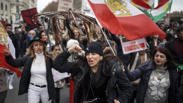 ДЕМОНСТРАЦИЈЕ У ФРАНЦУСКОЈ: Протести у Лиону против иранских власти