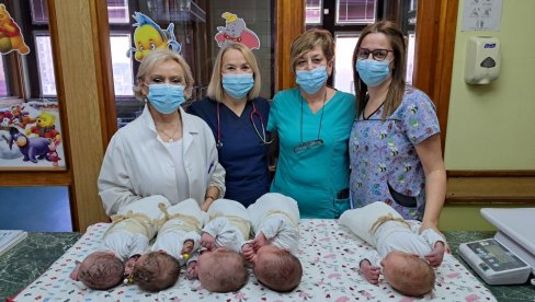 ПЕТ БЕБА НА БОЖИЋ: Општа болница у Шапцу за најрадоснији хришћански празник дочекала и близнакиње
