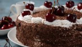 ВОЋНА ЧОКОЛАДНА ЧАРОЛИЈА: Ако волите вишње, ово је најбржа и најлакша торта коју ћете обожавати