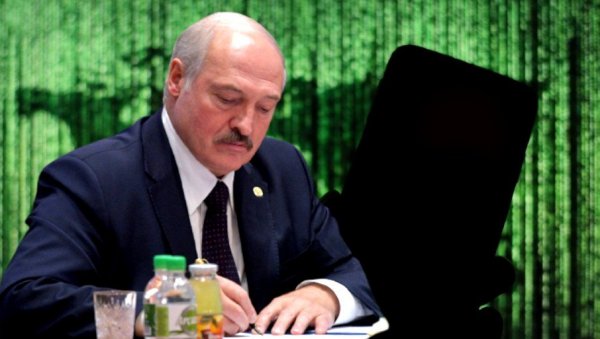 СМРТНА КАЗНА ЗА ИЗДАЈНИКЕ:  Лукашенко потписао закон који се односи на државне службенике и војску