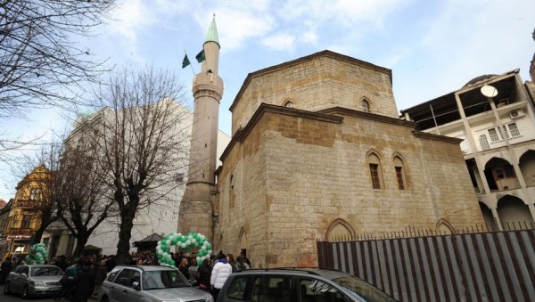 МУСЛИМАНИ СРБИЈЕ САДA У ТРИ КОЛОНЕ: Исламску заједницу већ месецима тресу нове поделе