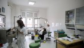 ГРАД ПРИСКОЧИО СА 30 МИЛИОНА ДИНАРА: Дом здравља блокиран захтевима отпуштених стоматолога Мажестика