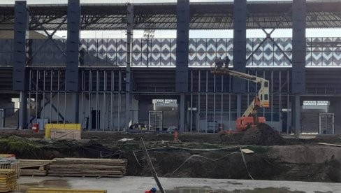 MINISTAR ZA JAVNA ULAGANJA U LESKOVCU: Blagojević obilazi radove na gradskom stadionu i rekonstrukciji Opšte bolnice