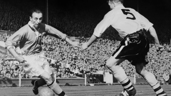ЗЛАТНА ЛОПТА (1): ЧУВАЈ МАЈКУ И  ОСВОЈИ ФА КУП - Енглез Стенли Метјуз, први 1956. године освојио престижно признање Франс фудбала (ФОТО)
