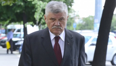 HLEB KROZ PRTINU: Dušan Mihajlović imao je neočekivanu posetu