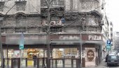ĐUBRETOM NA TERASI BI DA OTERAJU PEKARU: Ruglo na prvom spratu višespratnice prekoputa zgrade GO Zvezdara
