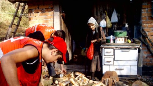 РАДНИ СТАЖ И ПЛАТА ЗА БРИГУ О НАЈСТАРИЈИМА: Центар за социјални рад у Панчеву уводи услугу хранитељства за одрасле