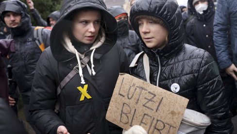 U INAT ZAPADU: Nemci podržali Ruse na protestu u Berlinu
