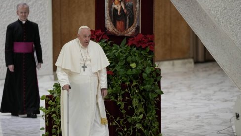 ОПЕРАЦИЈА ТРАЈАЛА ТРИ САТА: Папа је стабилно, нема компликација