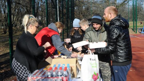 POMOĆ ZA KATANIĆE: U Košutnjaku je juče organizovan humanitarni skup za porodicu sa Čukarice