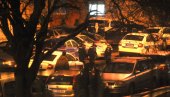 ПОЛИЦАЈАЦ УБИО НАОРУЖАНОГ РАЗБОЈНИКА: Осумњичени за разбојништво насрнуо на полицију пиштољем, блокиран део Карабурме (ФОТО)