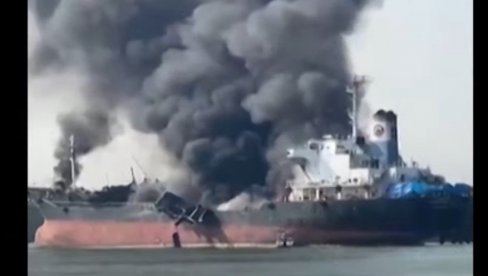 ВАТРА ГУТА СВЕ ПРЕД СОБОМ: Запалио се нафтни танкер, има погинулих и несталих