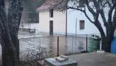 NEVREME NAPRAVILO HAOS U HERCEGOVINI: Vetar obarao stabla, voda ušla u nekoliko kuća