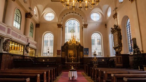 ENGLESKA CRKVA NA UDARU KAO NIKAD PRE: Episkopi ne daju sveštenstvu da venčaju istopolne parove, ali predlažu alternativno rešenje