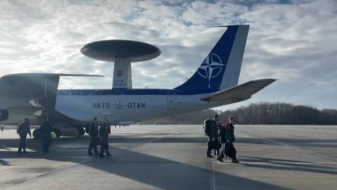ЗА ЈАЧУ КОНТРОЛУ РУСИЈЕ: Нови НАТО авакси слетели на аеродом у Румунији (ВИДЕО)