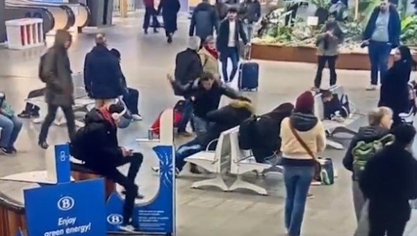 МЕСАРСКИМ НОЖЕМ НАПАО МЛАДИЋА, УЗВИКИВАО АЛАХУ ЕКБЕР: Полиција ухапсила нападача у Бриселу