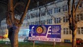 POLOMLJEN NOS UČENIKU U TUČI: Novi slučaj vršnjačkog nasilja, brutalan napad na tinejdžera u holu Saobraćajno-tehničke škole u Zemunu