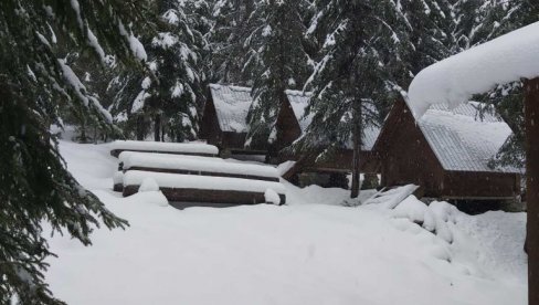 ZABELELA SE CRNA GORA: Na severu pao sneg, na radost dece produžen zimski raspust (FOTO)