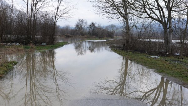 БУЈИЦЕ ОЈАДИЛЕ ЗАПАДНУ СРБИЈУ: Обилне падавине причиниле штету у домовима и на усевима, у прекиду и железнички саобраћај