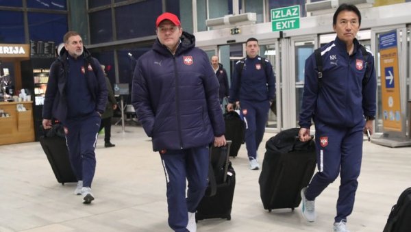 СРЕЋНО ОРЛОВИ Фудбалери Србије отпутовали за Сједињене Америчке Државе