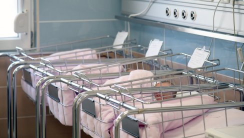 БЛИЗАНАЦИ,  БРАТ И СЕСТРА: У породилишту у Новом Саду за дан рођена 31 беба