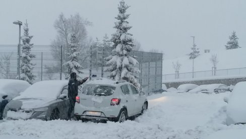 PREVRTLJIVO PROLEĆE: Sneg prekrio Sloveniju, na pojedinim lokacijama dostigao visinu preko tri metra