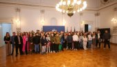 БАР ОСАМ ДАНА ДА ОСЕТЕ БЕЗБРИЖНО ДЕТИЊСТВО: Деца са Косова и Метохије гости вршњака из Новог Сада (ВИДЕО)